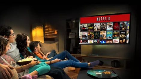 30727 large family watching netflix