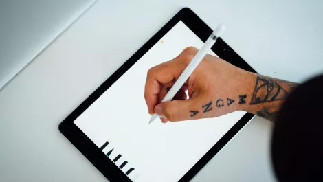 Gates unmoved by iPad