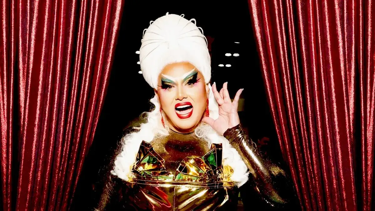 Genie headshot photo(2)