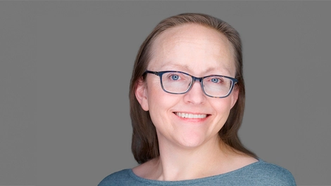 Laura thomson headshot(2)